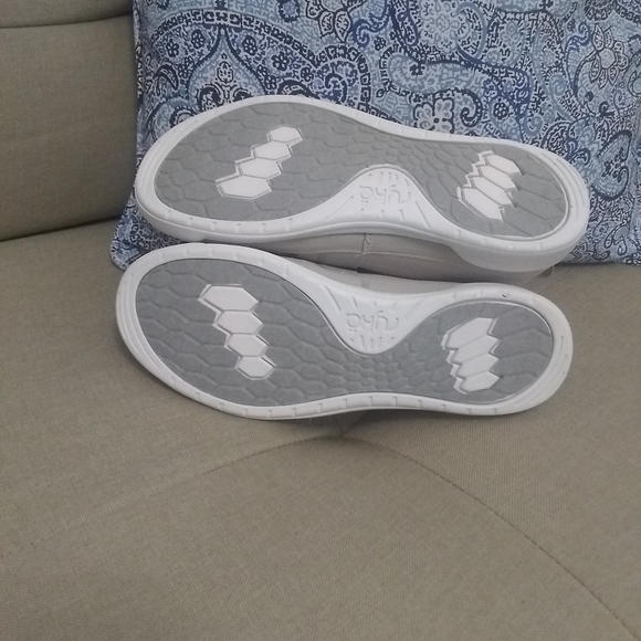 Ryka Olivera slip-on flats silver cloud NWT - Picture 8 of 8